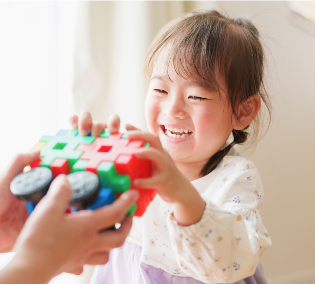 子どもが遊んでいる様子