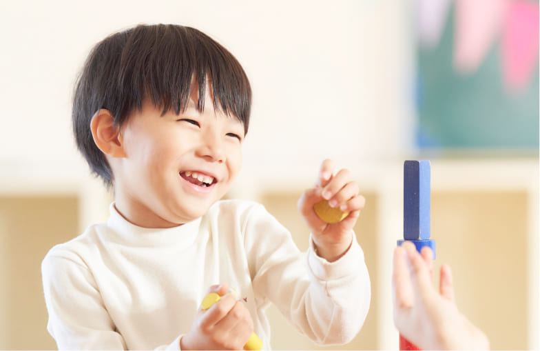子どもが遊んでいる様子